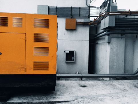 Почему одного генератора недостаточно: архитектура гибридной системы