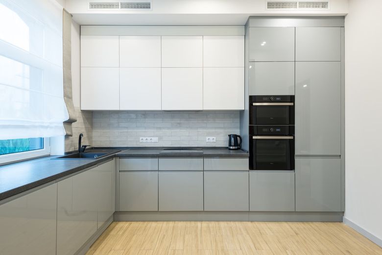 Какие оттенки белого и серого выбрать для кухни в 2024-2025?