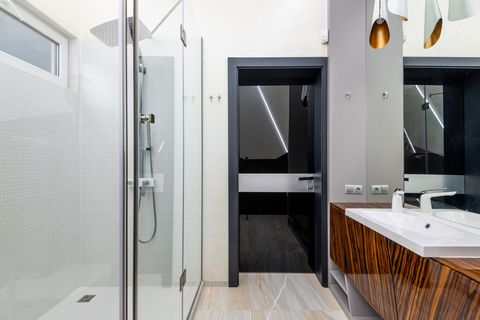 Что такое душевая walk-in и почему она требует особого проекта