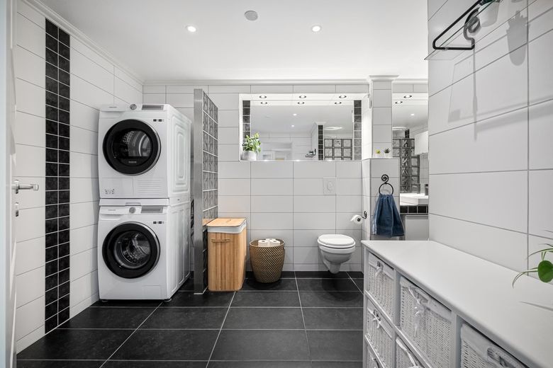Как разделить два санузла и постирочную, чтобы не потерять метраж?