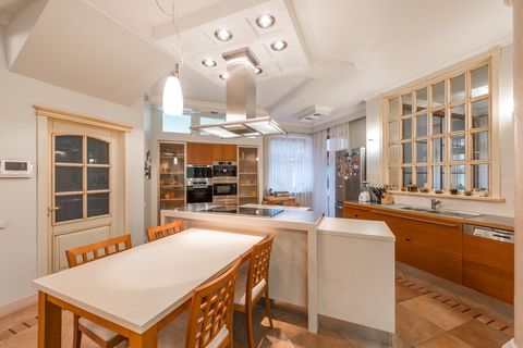 Зачем нужны две кухни в загородном доме