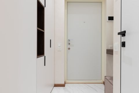 Входная дверь в White Box: чье это имущество и кто отвечает за