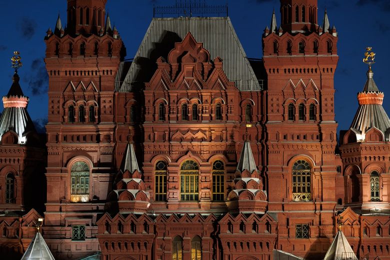 Какие технические решения допустимы на историческом фасаде: корзины, трассы, блоки