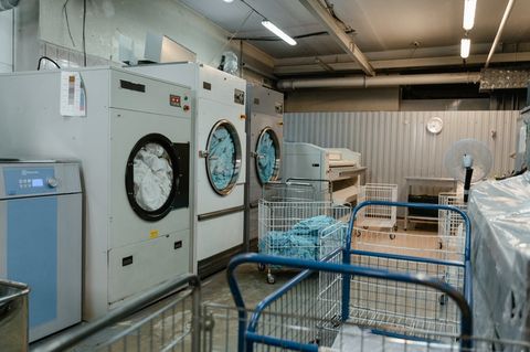 Какие нормативы действуют для постирочной в квартире в 2025-2026 годах?
